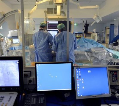 des-chirurgiens-en-cardiologie-a-l-hopital-de-timone-a-marseille-le-14-fevrier-2012_5427549