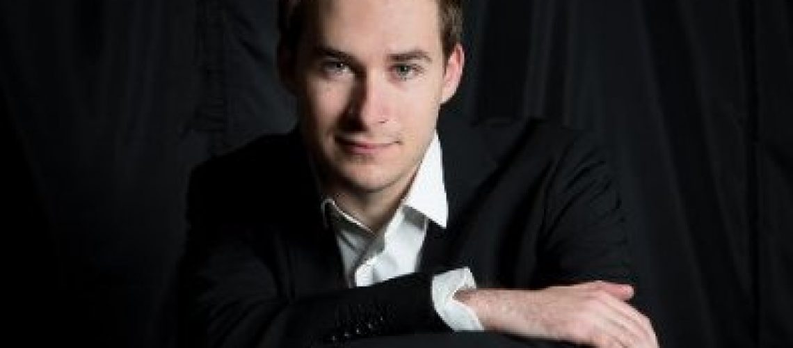 Arnaud BOVIERE (Ambassadeur LinkedIn France, Chargé de Mission au  Ministère de la Culture, Journaliste chez Gallimard, Ambassadeur chargé des projets culturels, Fondation Hôpitaux de Paris-Hôpitaux de France, Ancien patient des hôpitaux de Paris)